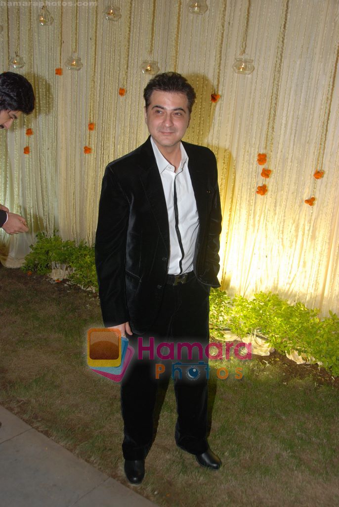 Sanjay Kapoor at Vivek and Priyanka Oberoi's wedding reception in ITC Grand Maratha, Mumbai on 31st Oct 2010 