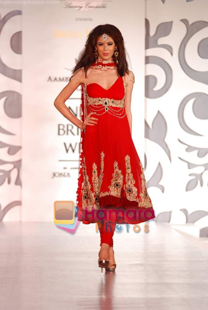 Model walks the ramp for Archana Kocchar at Aamby Valley India Bridal Week day 5 on 2nd Nov 2010
