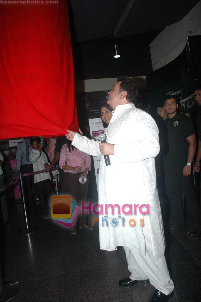 Rishi Kapoor at Diwali celebrations in Fame Big Cinemas on 2nd Nov 2010 