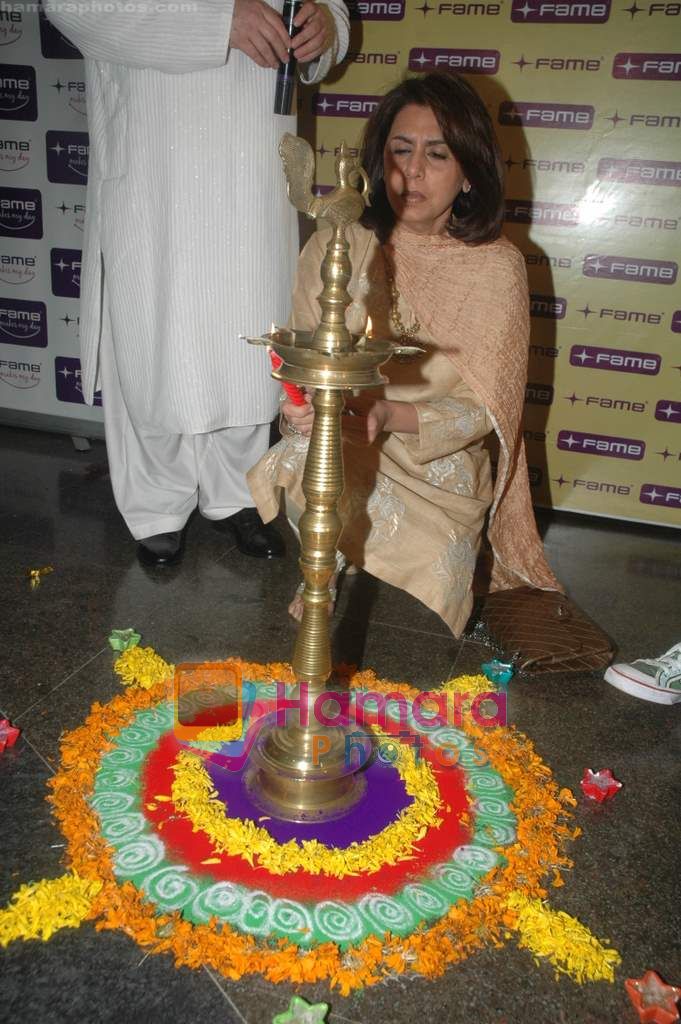 Neetu Singh at Diwali celebrations in Fame Big Cinemas on 2nd Nov 2010 