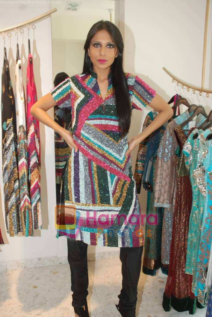 Candice Pinto at the Jona store launch in Juhu on 9th Nov 2010 