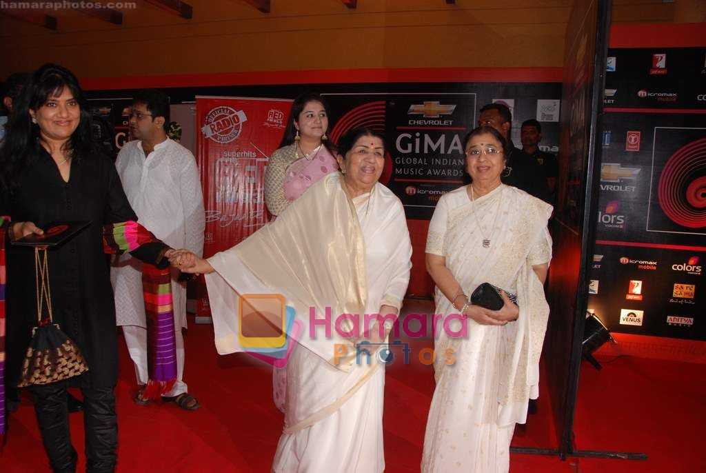 Lata Mangeshkar at Global Indian music Awards in Yashraj on 10th Nov 2010 