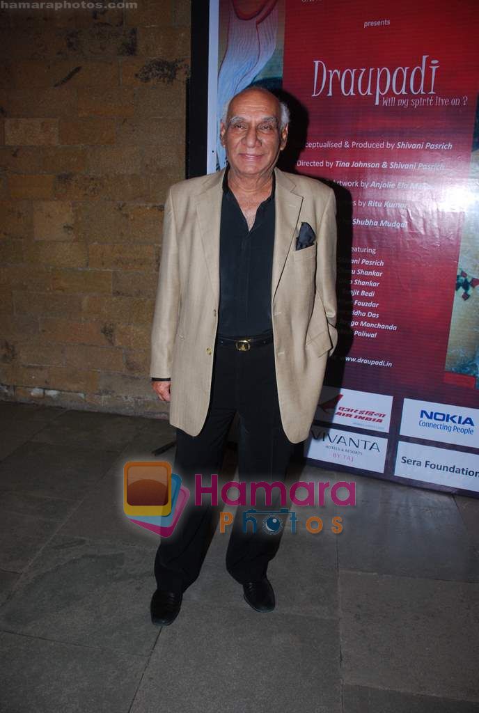 Yash Chopra at Draupadi play premiere in NCPA on 14th Nov 2010 