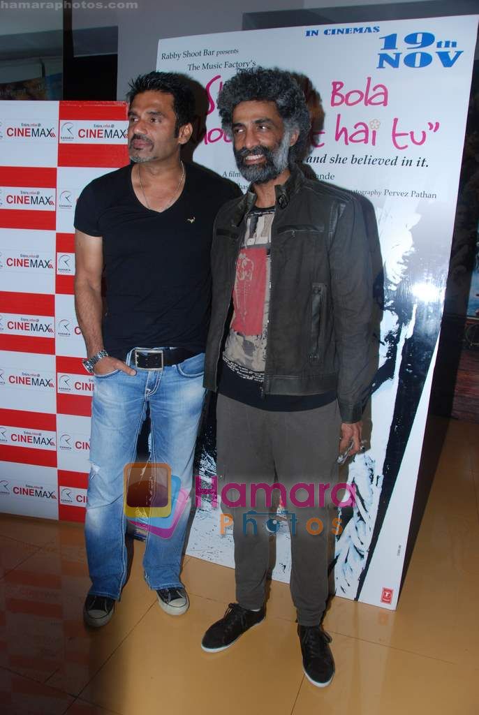 Sunil Shetty, Makrand Deshpande at Shahrukh Bola Khoobsurat Hai Tu film premiere in Cinemax on 18th Nov 2010 