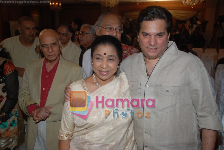 Ashaji and Lalit at the launch of Shujaat Khan & Asha Bhosle album Naina Lagai Ke in Mumbai on Nov 18th 2010