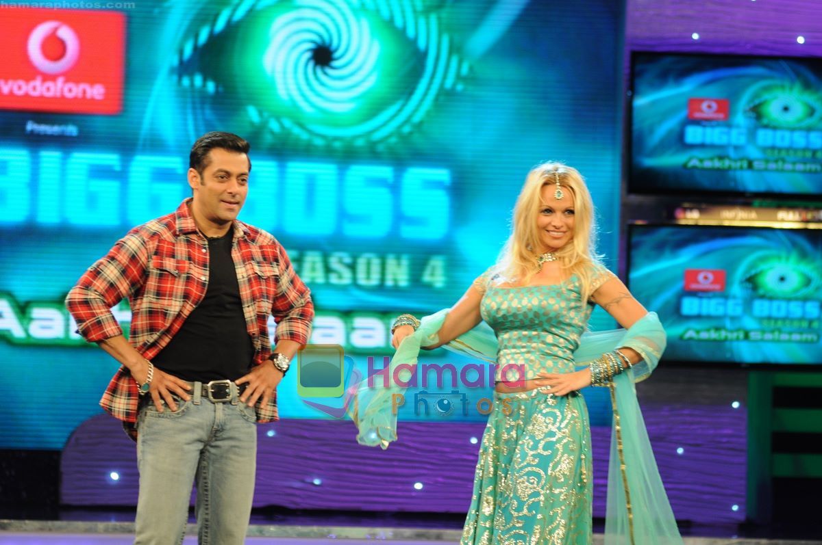 Salman Khan, Pamela Anderson on the sets of Bigg Boss House in Mumbai on 19th Nov 2010 
