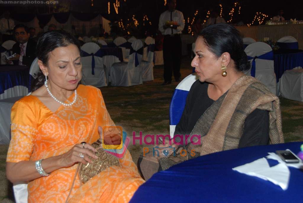 Tanuja, Anju Mahendroo at Child Reach NGO event in Club Millennium on 19th Nov 2010 