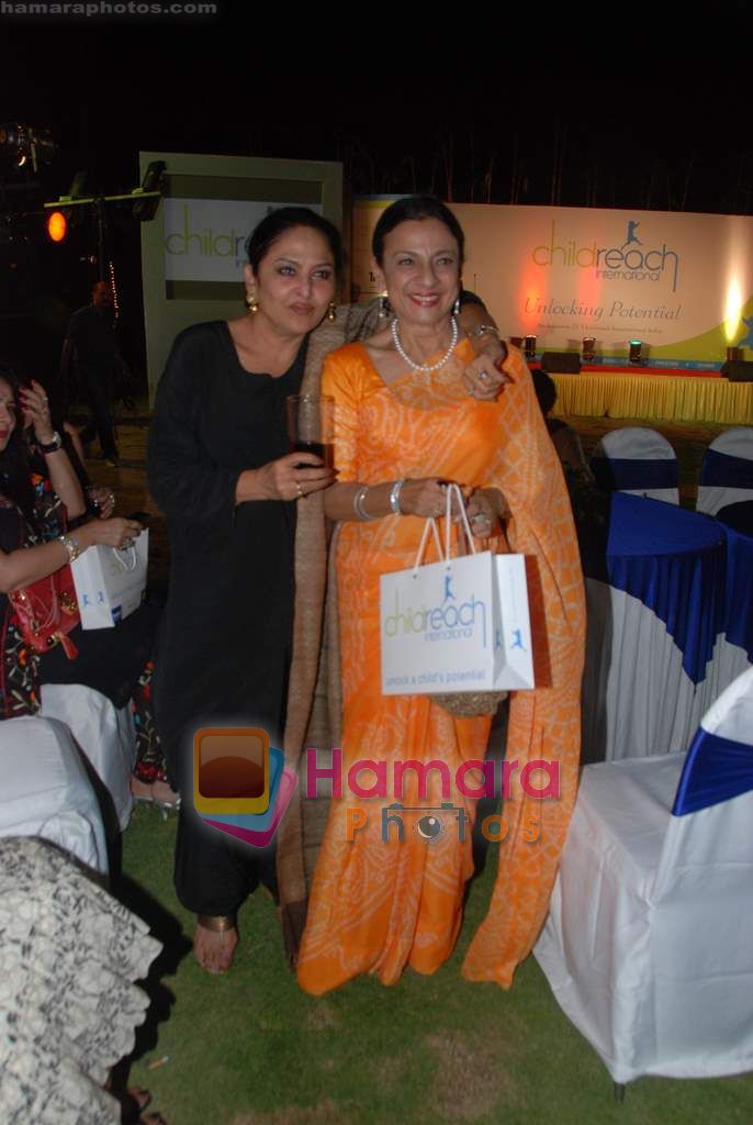 Tanuja, Anju Mahendroo at Child Reach NGO event in Club Millennium on 19th Nov 2010 