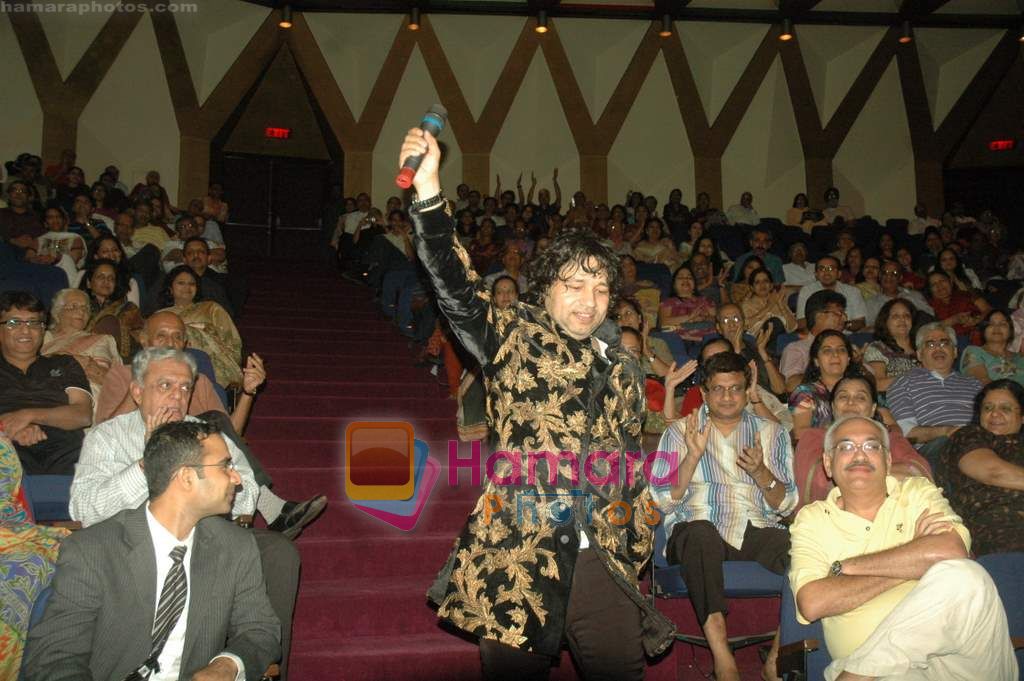 Kailash Kher at Sangit Kala Kendra event in NCPA on 20th Nov 2010 