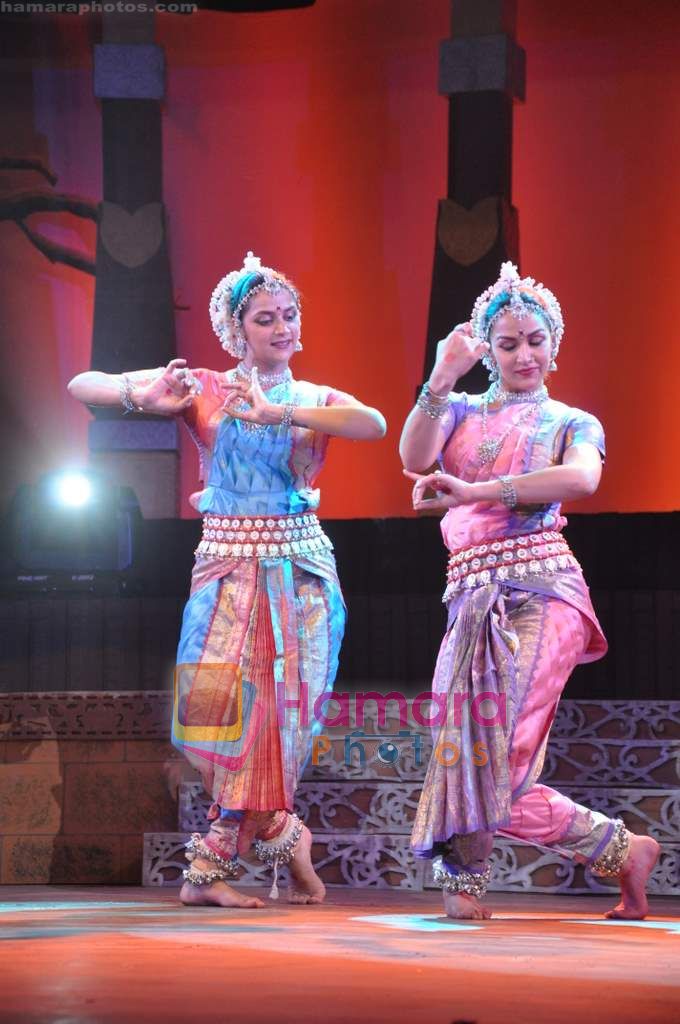 Esha Deol, Ahana Deol perform together in Ravindra Natya Mandir on 20th Nov 2010 