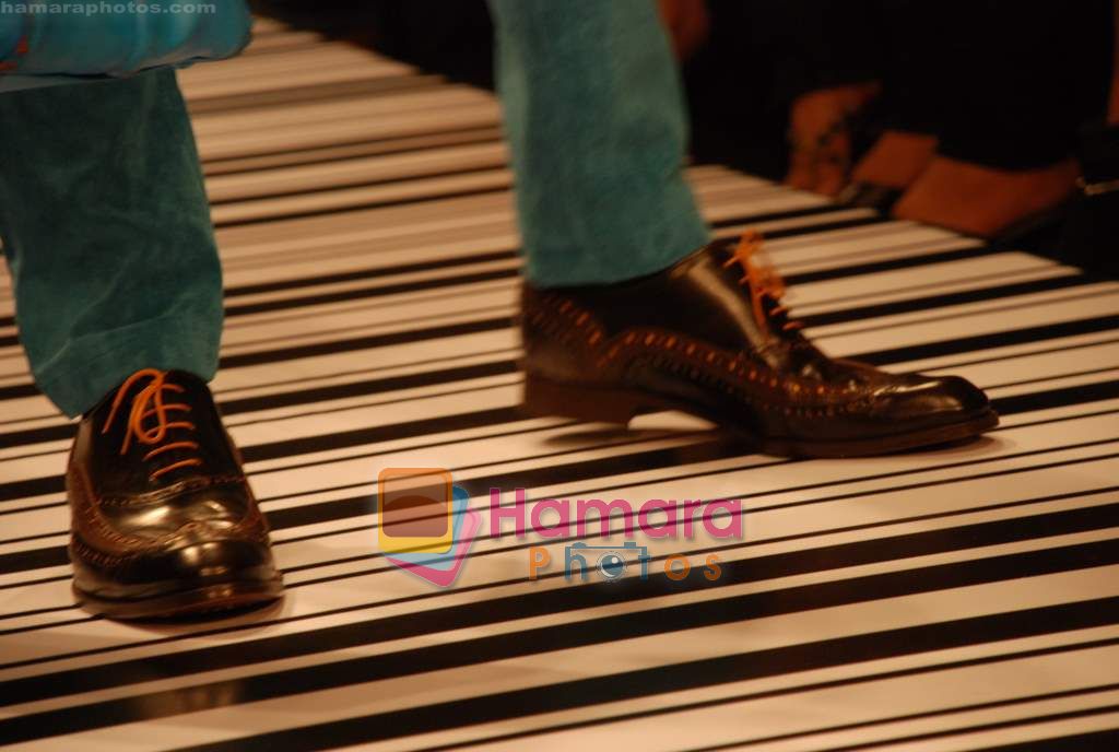Model walk the ramp for Deepak Shah Show at The ABIL Pune Fashion Week Day 3 on 20th Nov 2010 