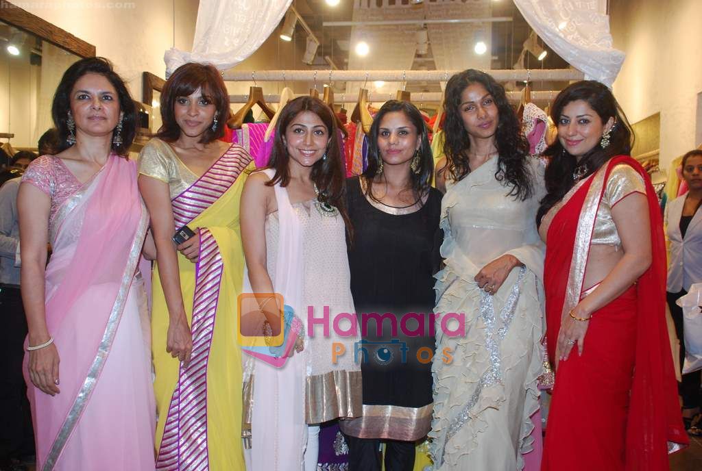 Mansi Scott, Nethra Raghuraman at Chammomile event with designer  Payal Singhal and Pratima Bhatia's line showcase in Mumbai on 23rd Nov 2010 