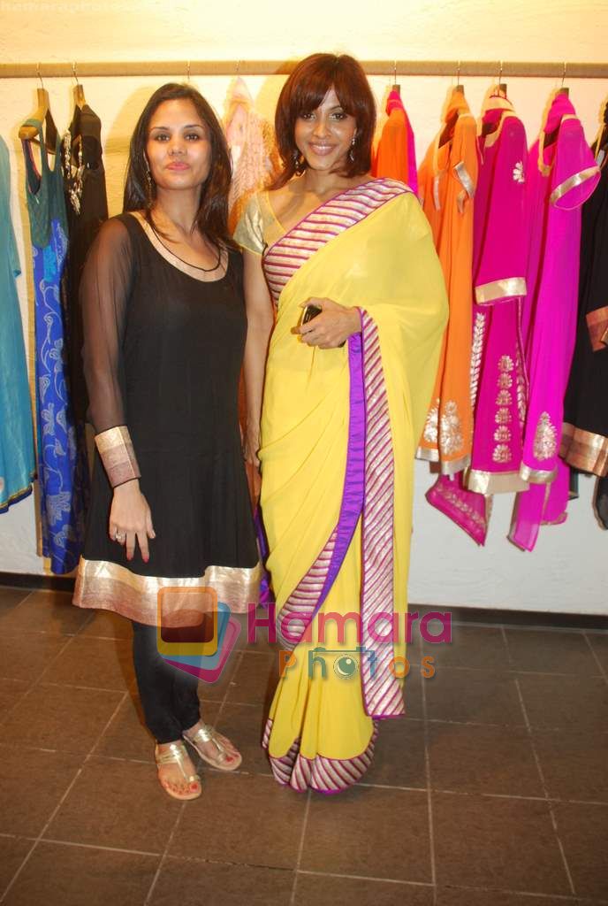 Mansi Scott at Chammomile event with designer  Payal Singhal and Pratima Bhatia's line showcase in Mumbai on 23rd Nov 2010 