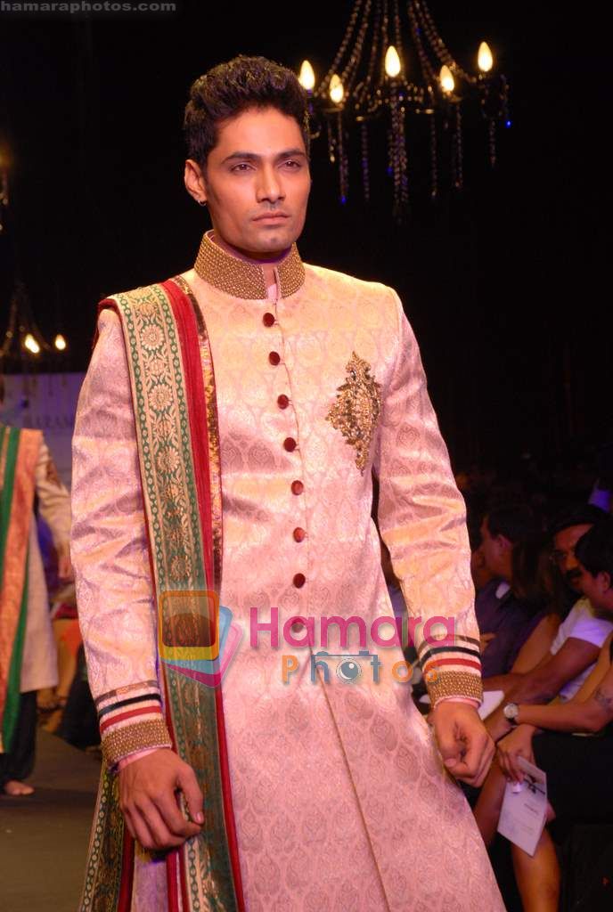 Model walk the ramp for Vikram Phadnis Show at The ABIL Pune Fashion Week Day 2 on 19th Nov 2010 