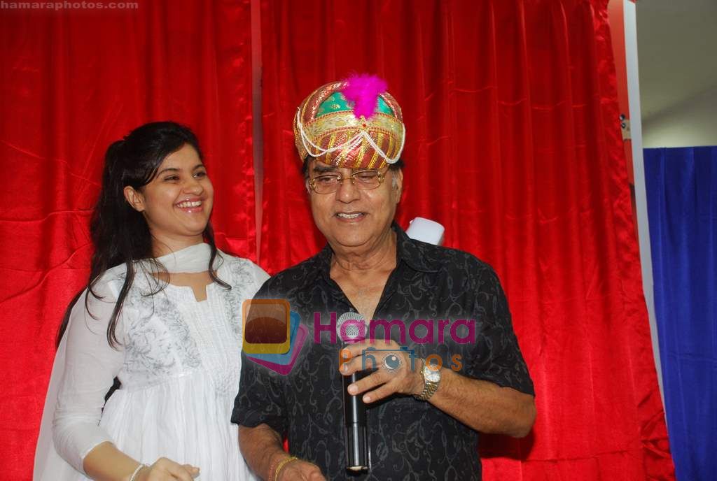 Jagjit Singh at the launch of Radio City's Musical-e-azam in Bandra on 25th Nov 2010 