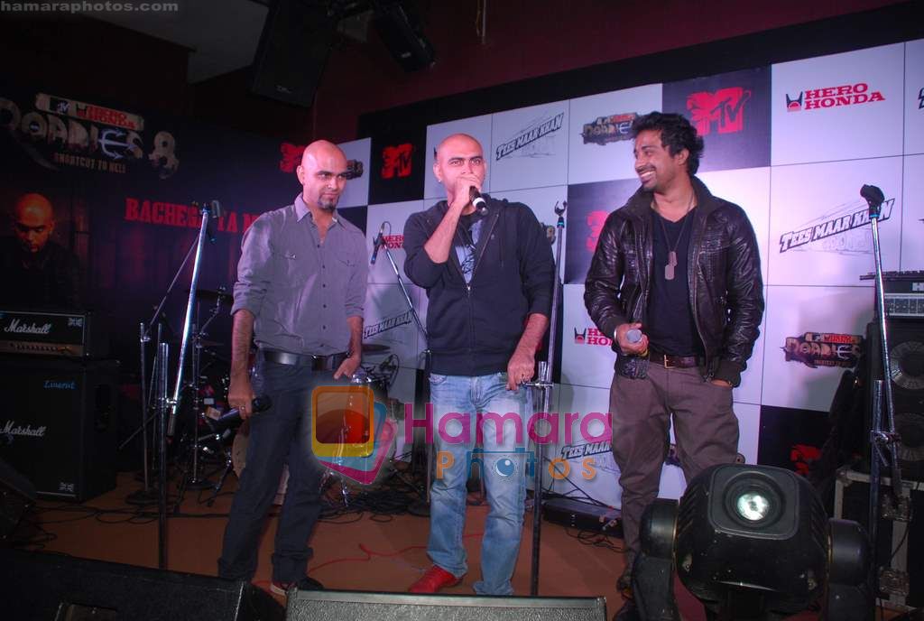 Raghuram, Ranvijay Singh at MTV Roadies promotional event in Enigma on 25th Nov 2010 