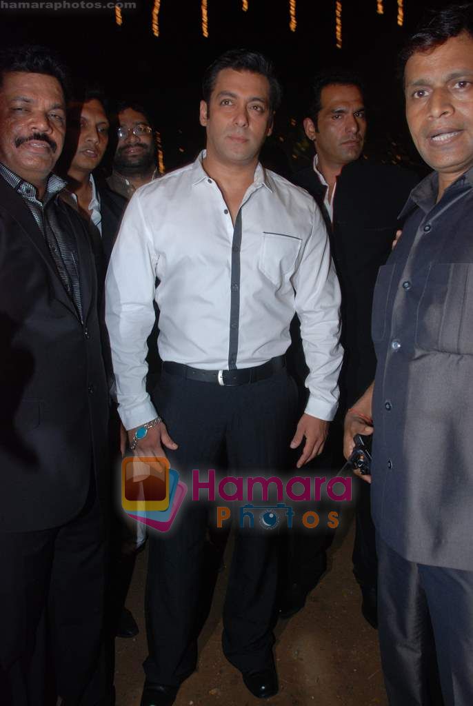 Salman Khan at Nitish Rane's wedding reception in Mahalaxmi Race Course on 28th Nov 2010 