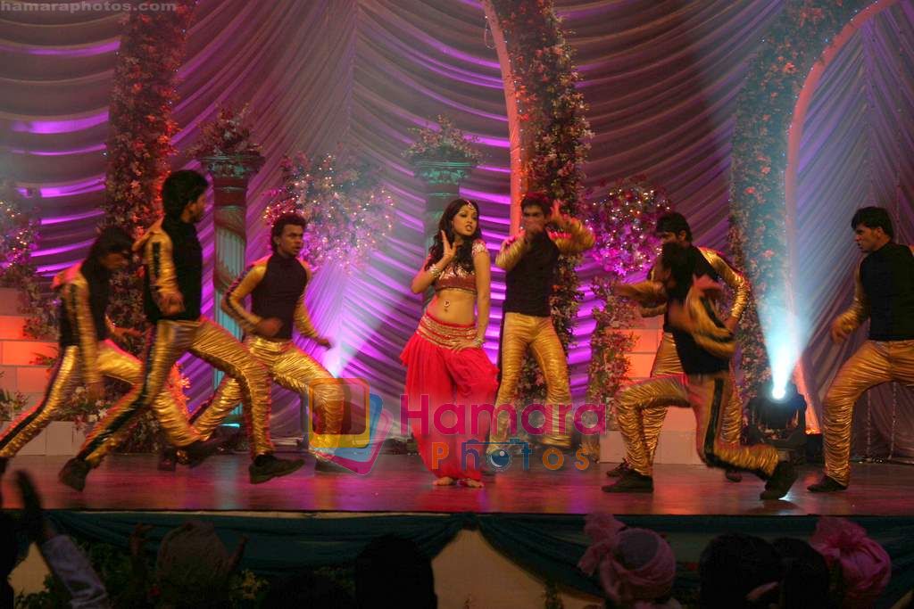 Tanushree Dutta on the sets of Sony's Saas Bina Sasural in Madh on 28th Nov 2010 