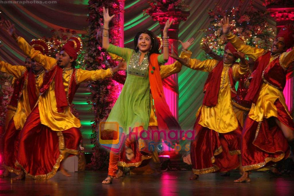 Anushka Sharma on the sets of Sony's Saas Bina Sasural in Madh on 28th Nov 2010 