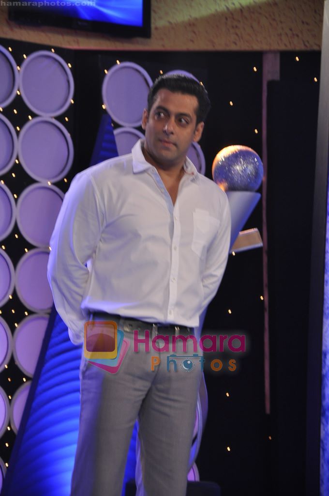 Salman Khan at IBN 7 super idol awards in Taj Land's End, Mumbai on 29th Nov 2010 