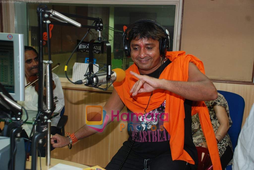 Sukhwinder Singh at Radio City's Musical-E-Azam - Season 4 in Bandra, Mumbai on 30th Nov 2010 