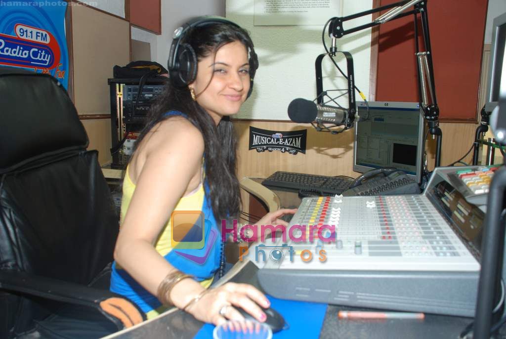Bappi Lahiri at Radio City Musical-e-azam in Bandra on 2nd Dec 2010 