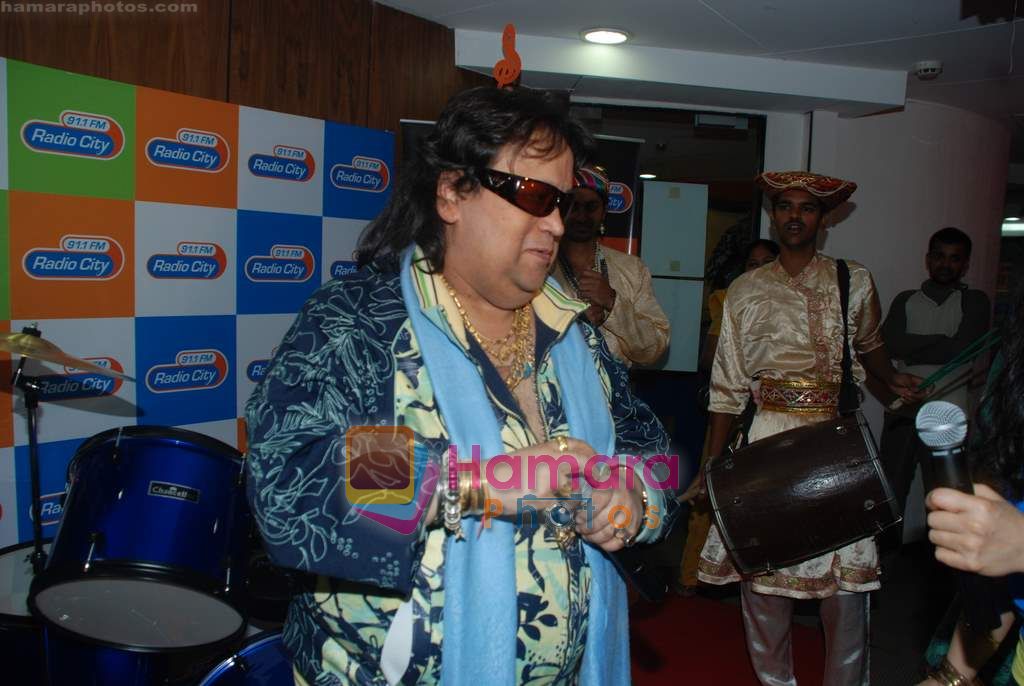 Bappi Lahiri at Radio City Musical-e-azam in Bandra on 2nd Dec 2010 