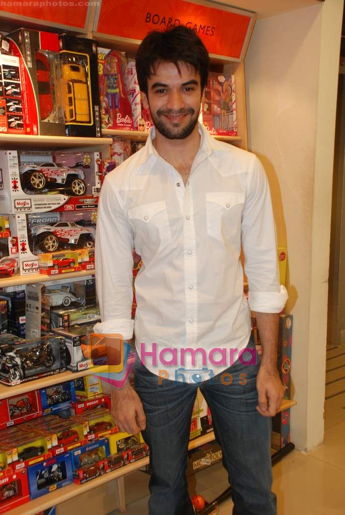 Punit Malhotra at the launch of Ahmed Faiyaz book Another Chance in Crossword, Juhu on 2nd Dec 2010 