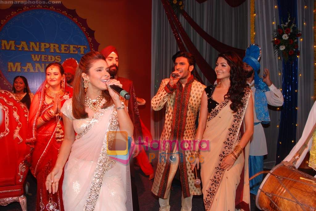 Anushka Sharma, Ranveer Singh, Raageshwari at the Wedding to promote Band Baaja aur Baarat in Taj Land's End on 4th Dec 2010 