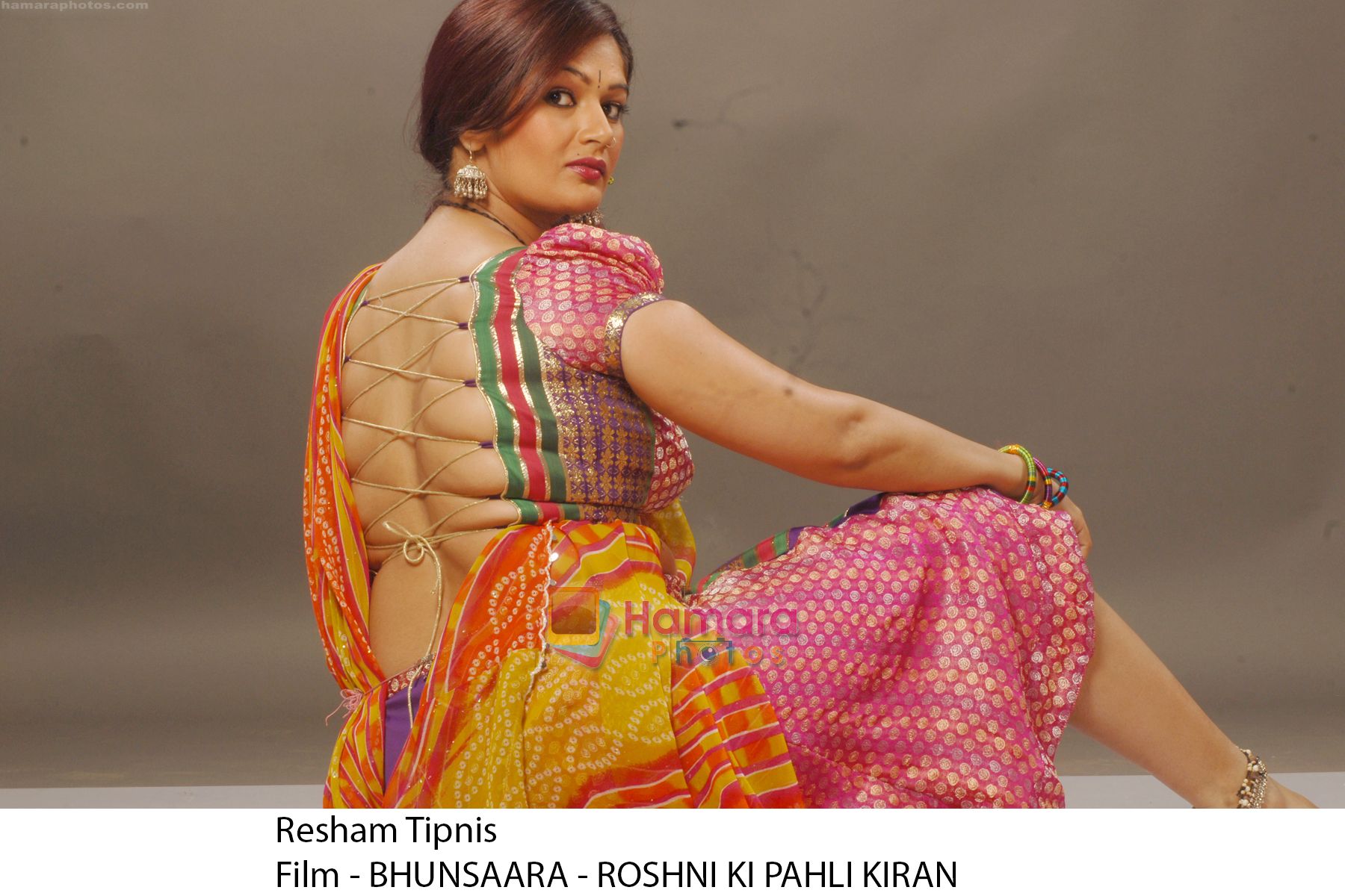 Resham Tipnis backless from Bhoonsara film 