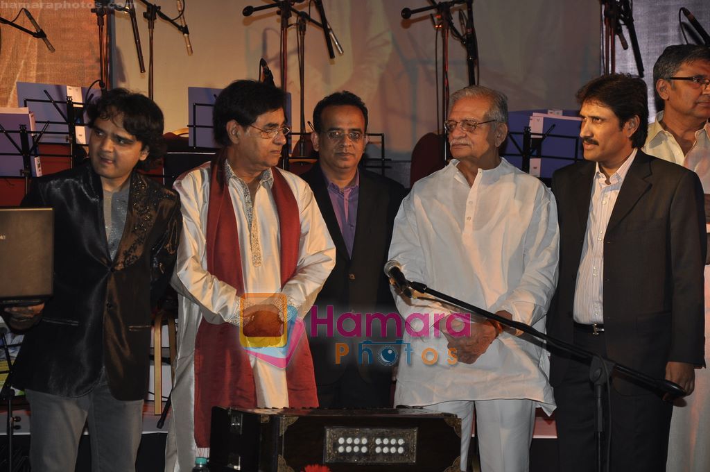 Jagjit Singh and Gulzar announce Odyssey Ghazal Symphony in Sahara Star, Mumbai on 7th Dec 2010 