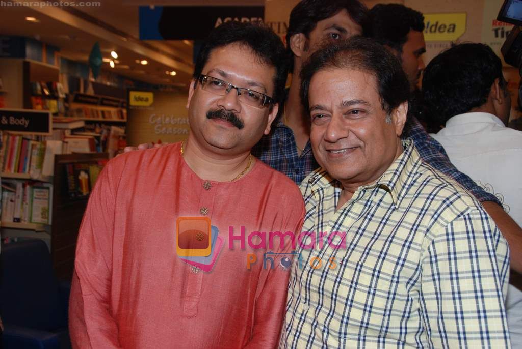 Anup Jalota launch Mahatma CD launch in Reliance Trends on 8th Dec 2010 