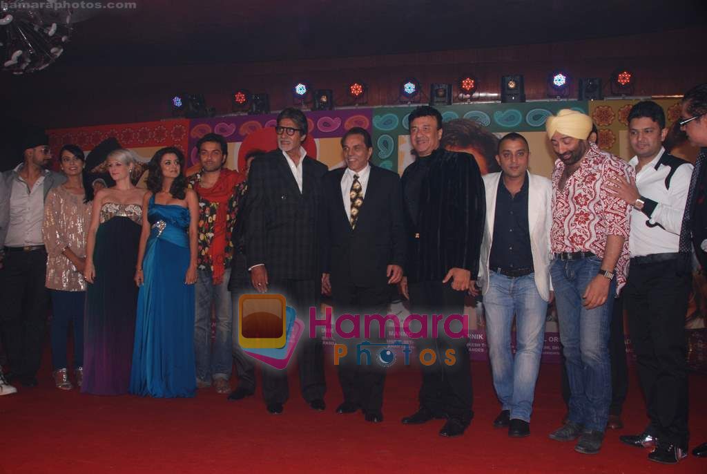 Kulraj Randhawa, Bobby Deol, Amitabh Bachchan, Dharmendra, Sunny Deol, Anu Malik, Bhushan Kumar at Yamla Pagla Deewana music launch in Novotel, Mumbai on 9th Dec 2010 