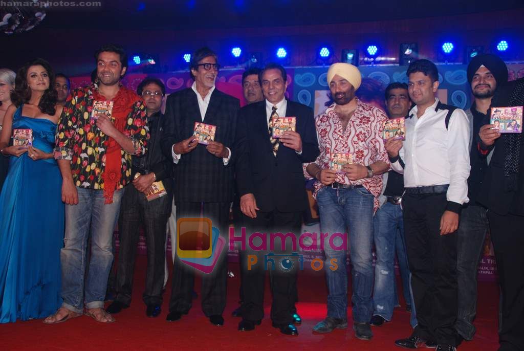 Kulraj Randhawa, Bobby Deol, Amitabh Bachchan, Anu Malik, Dharmendra, Sunny Deol, Bhushan Kumar at Yamla Pagla Deewana music launch in Novotel, Mumbai on 9th Dec 2010 