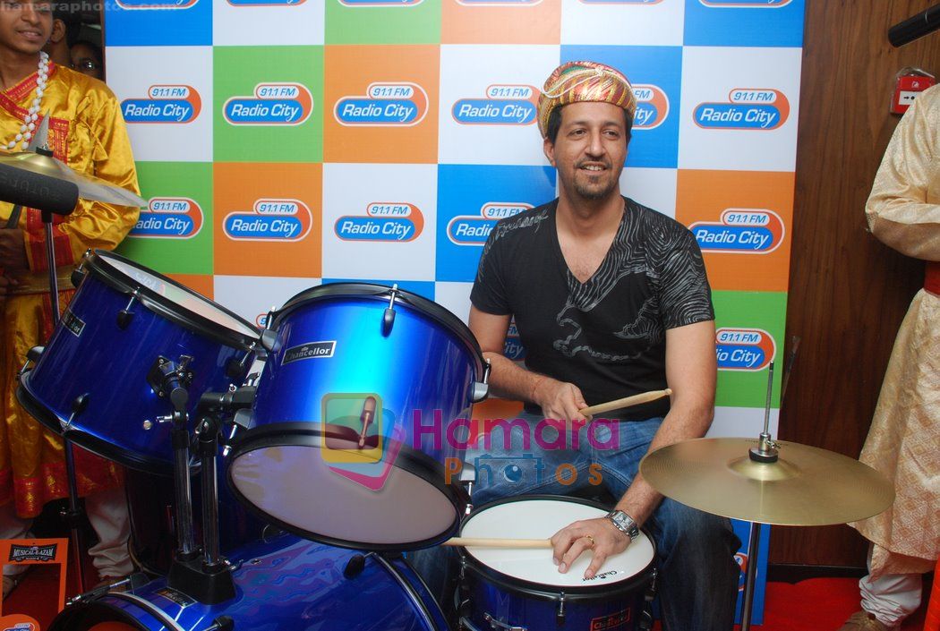 Sulaiman Merchant at Radio City's Musical-e-azam in Bandra on 10th Dec 2010 