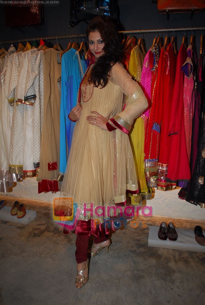 Shonal Rawat at Zoya fashion preview in Bandra, Mumbai on 15th Dec 2010 