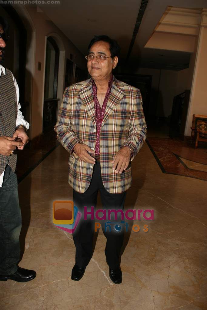 Jagjit Singh at a photo shoot for album cover in The Club on 19th Dec 2010 