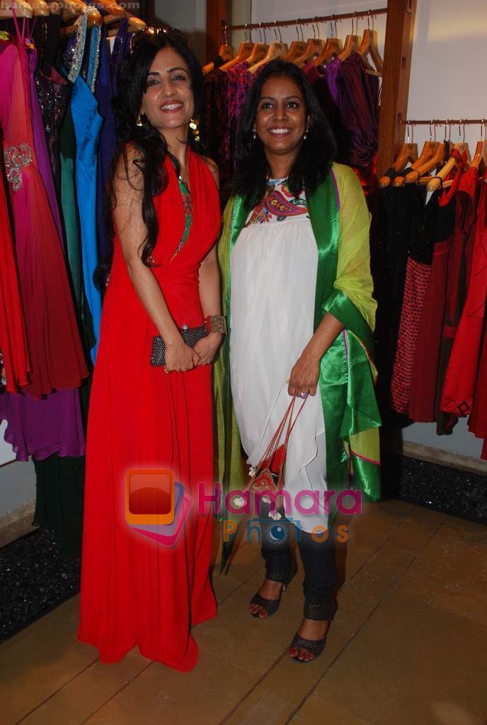 Shibani Kashyap at Gayatri Khanna's Fuel collection in Fuel on 22nd Dec 2010 