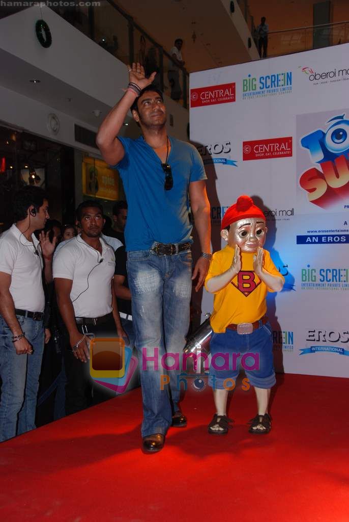 Ajay Devgan promotes Toonpur Ka Superhero in Oberoi Mall on 22nd Dec 2010