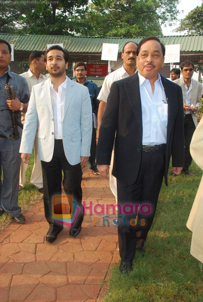 nitish and narayan rane at Mid-day race in Mahalaxmi Race Course on 26th Dec 2010