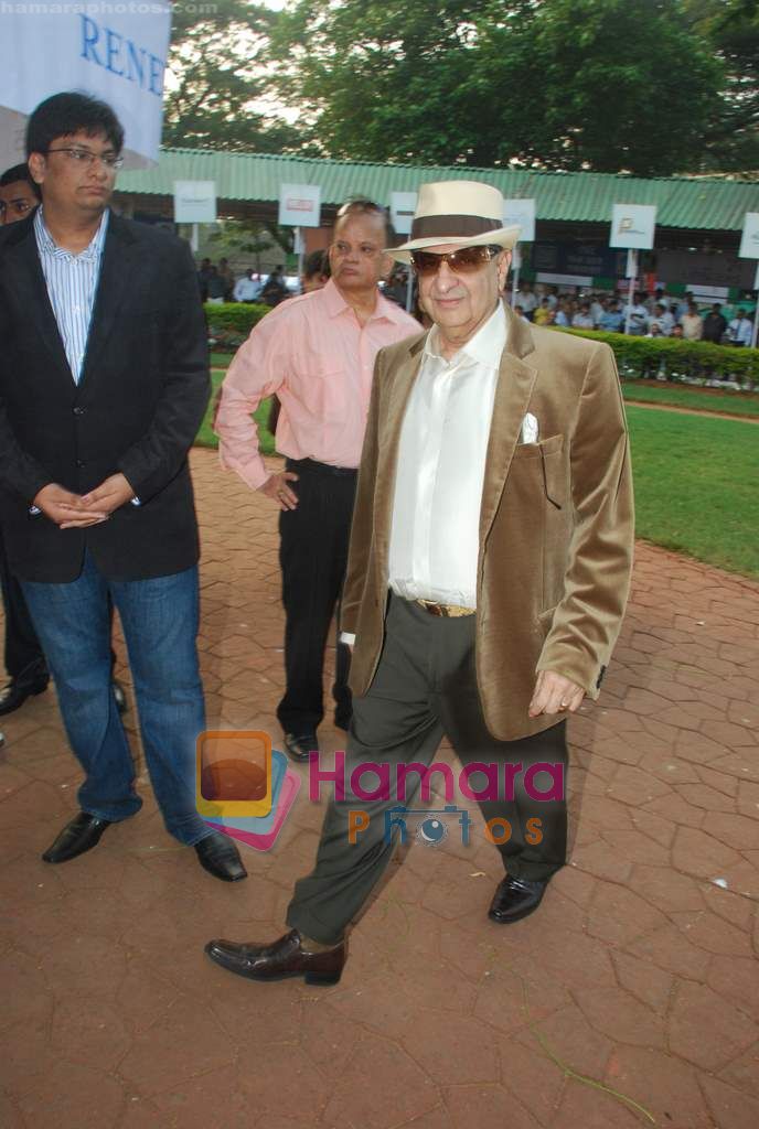 dr cyrus poonawala at Mid-day race in Mahalaxmi Race Course on 26th Dec 2010