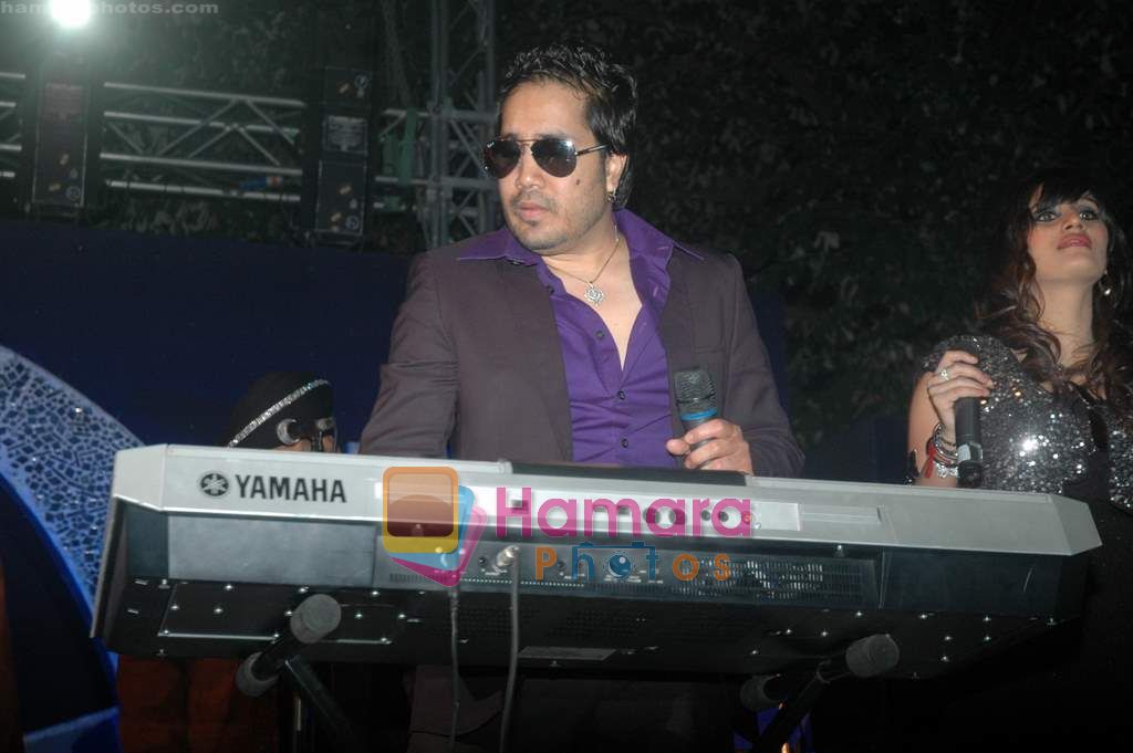 Mika Singh at Westin Hotel New Year's bash in Goregaon on 1st Jan 2011 