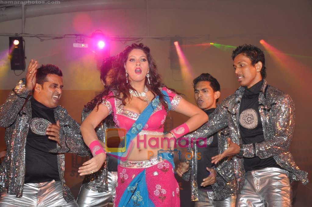 Priya Soni performs live at Dubai Dazzle show in Andheri on 1st Jan 2011 