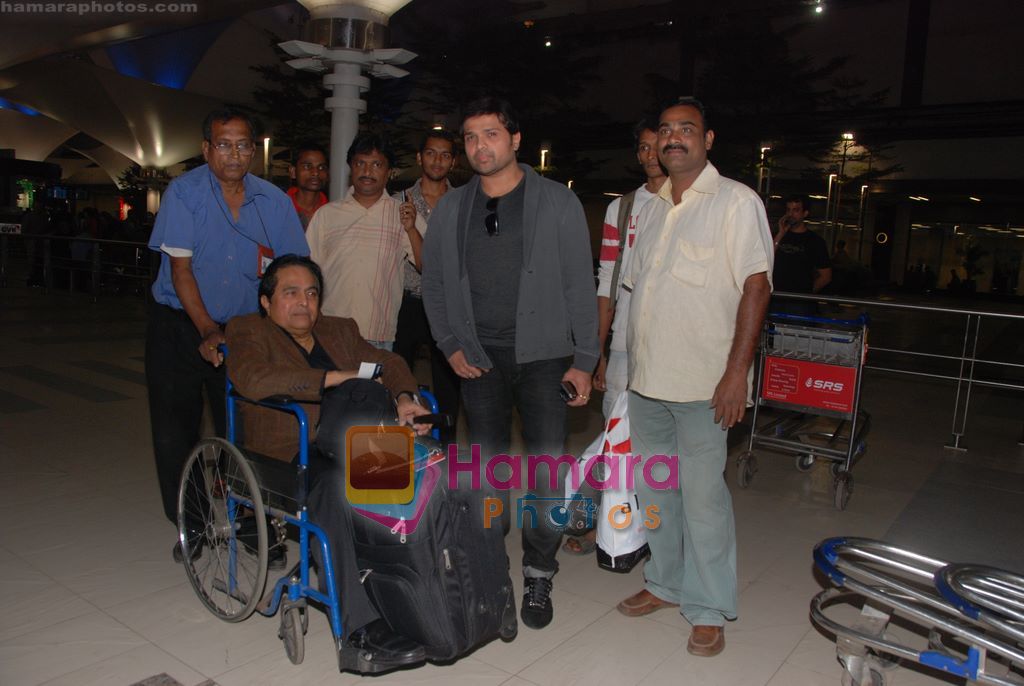 Himesh Reshamiya spotted at Airport in International Airport, Mumbai on 3rd Jan 2011 