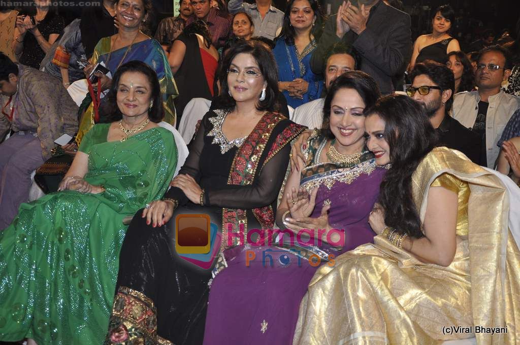Asha Parekh, Zeenat Aman, Hema Malini, Rekha at 17th Annual Star Screen Awards 2011 on 6th Jan 2011 