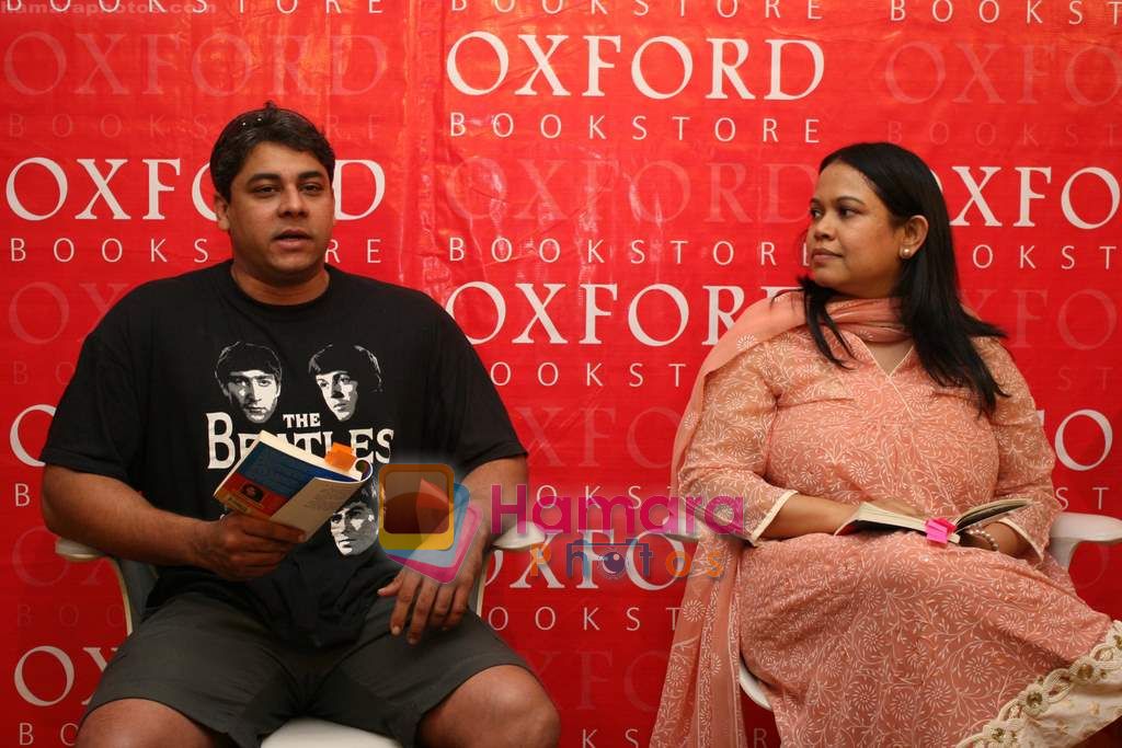 Cyrus Broacha at the book launch Can_t Die for Size Zero by Vrushali Talan in Oxford, Churchgate on 7th Jan 2011 