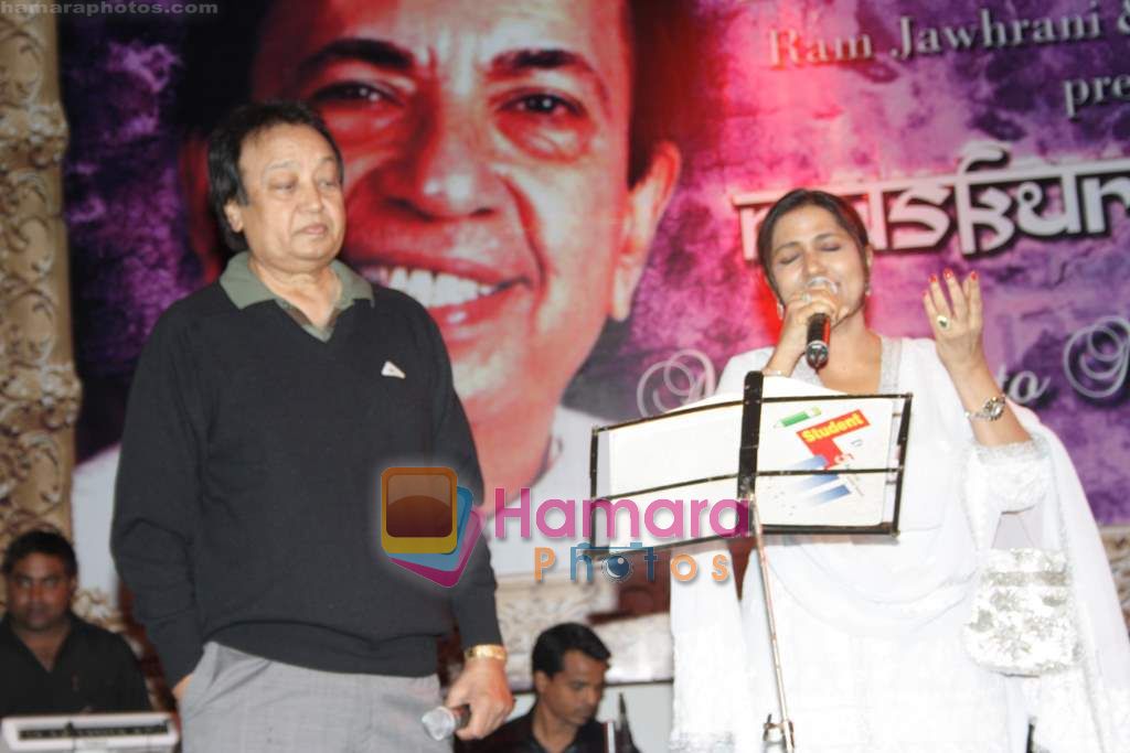 Bhupinder Singh at Mahendra Kapoor tribute by Sahyog Foundation in St Andrews on 9th Jan 2011 