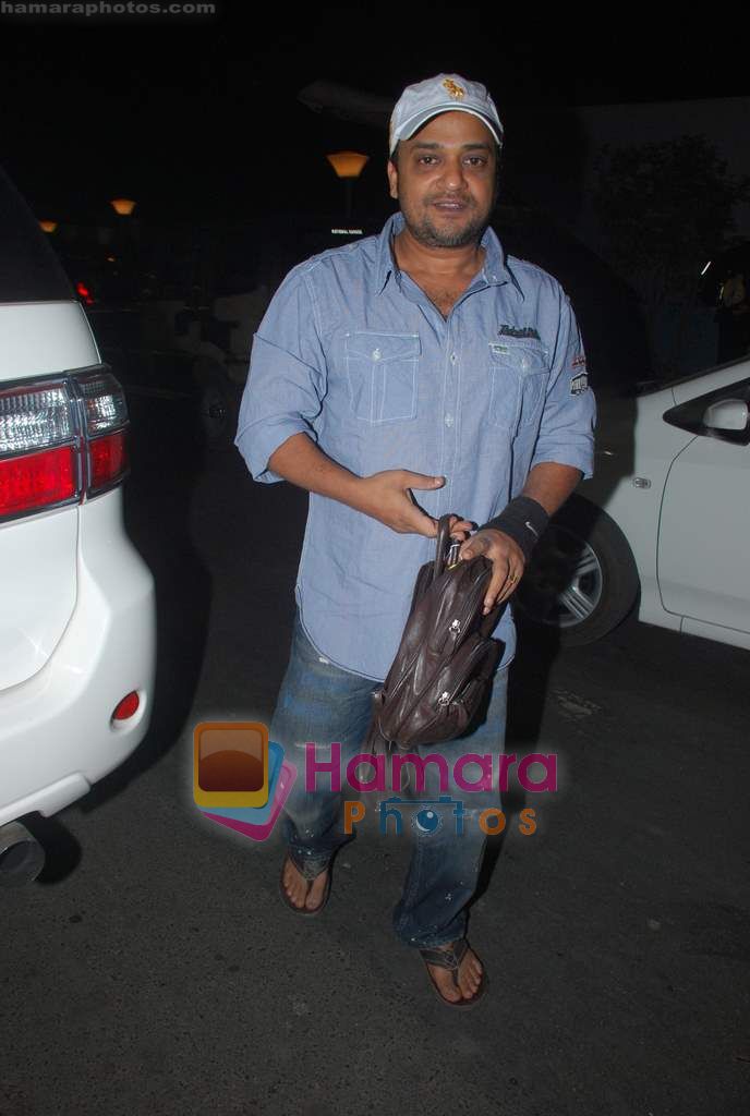 Sajid leave for Zee Awards in Singapore in Mumbai Airport on 12th Jan 2011 