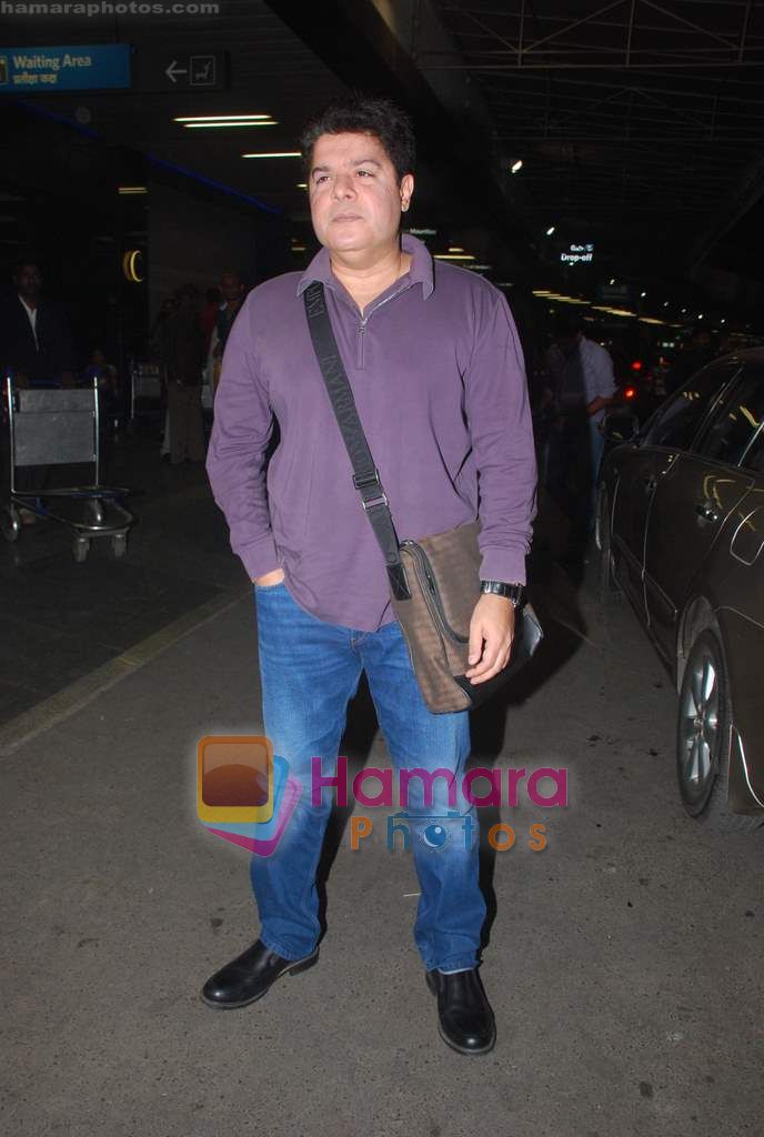 Sajid Khan leave for Zee Awards in Singapore in Mumbai Airport on 12th Jan 2011 