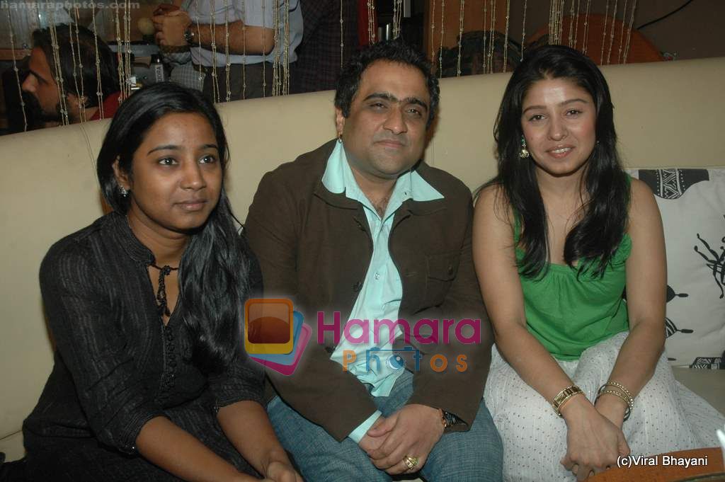 Sunidhi Chauhan, Kunal Ganjawala at Yeh Saali Zindagi music launch in Marimba Lounge on 13th Jan 2011 